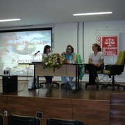 M. Patrão Neves com Mónica Aguiar e Camila Vasconcelos, Advogada em Direito Médico e Professora da Faculdade de Medicina da Bahia da Universidade Federal da Bahia, Brasil